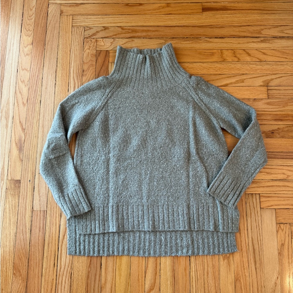 H&M Women’s Gray Turtleneck Sweater